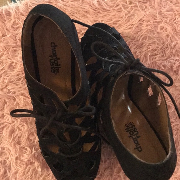 Black heels - Picture 3 of 3